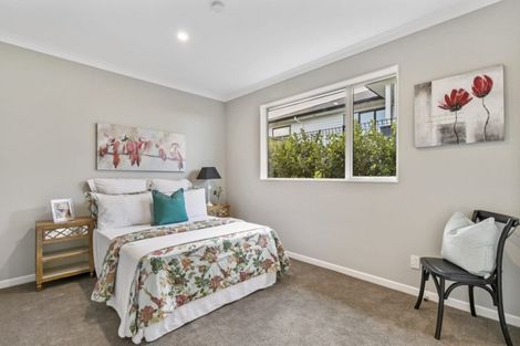 Photo of property in 17 Boocock Crescent, Orewa, 0931