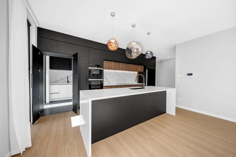 Photo of property in 28 Roxborough Place, East Tamaki Heights, Auckland, 2016