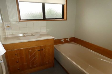 Photo of property in 2/32 Hanrahan Street, Upper Riccarton, Christchurch, 8041