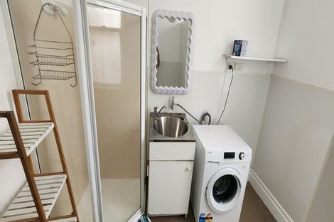 Photo of property in 60 Kelburn Parade, Kelburn, Wellington, 6012