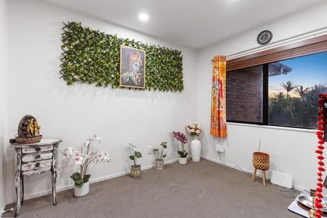 Photo of property in 30 Hercules Drive, Henderson, Auckland, 0612