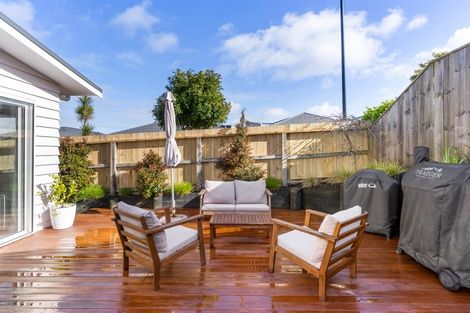 Photo of property in 8 Reserva Crescent, Kumeu, 0810