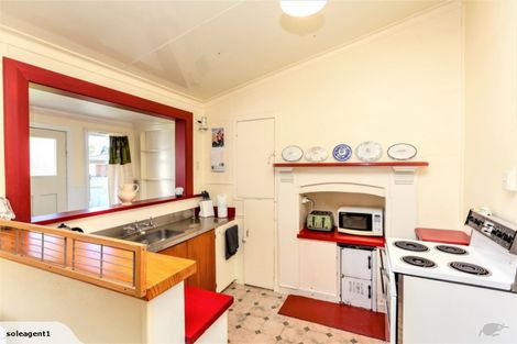 Photo of property in 8 Cutfield Road, New Plymouth, 4310