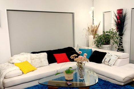 Photo of property in 37 Newington Road, Henderson, Auckland, 0612