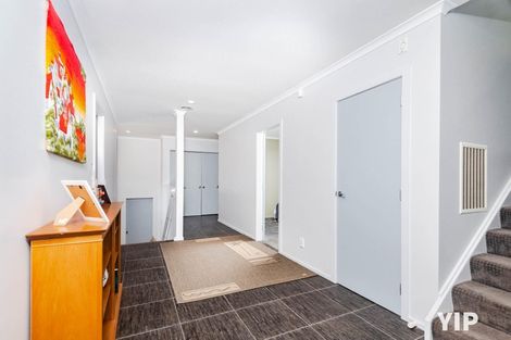 Photo of property in 12 Dress Circle, Newlands, Wellington, 6037