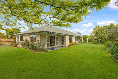 Photo of property in 33 Farnswood Place, Redwood, Christchurch, 8051