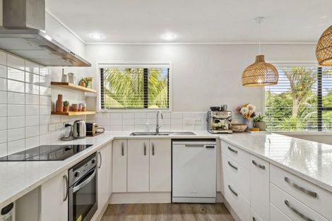 Photo of property in 21 Stott Avenue, Birkdale, Auckland, 0626