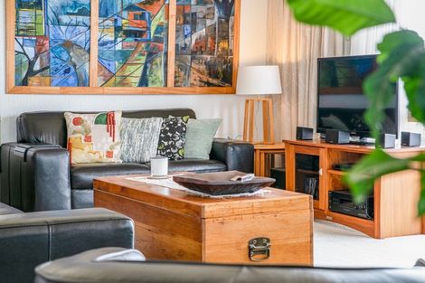 Photo of property in 46 Spence Road, Henderson, Auckland, 0612