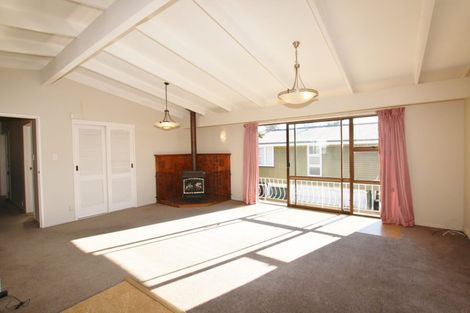 Photo of property in 15 Stephen Avenue, Henderson, Auckland, 0610