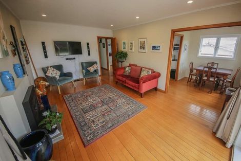 Photo of property in 3 Alma Street, Te Atatu South, Auckland, 0610