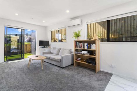 Photo of property in 2/137 View Road, Sunnyvale, Auckland, 0612