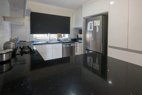 Photo of property in 5 Sherpa Place, Massey, Auckland, 0614