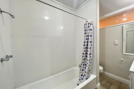 Photo of property in 9 Hungerford Road, Lyall Bay, Wellington, 6022