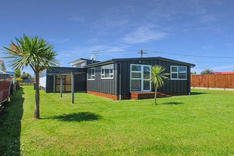 Photo of property in 1 Andresen Street, Foxton Beach, Foxton, 4815