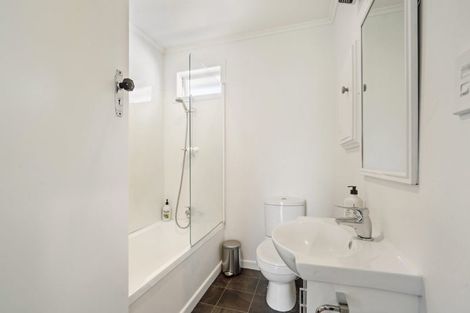 Photo of property in 9 Eskdale Road, Birkdale, Auckland, 0626