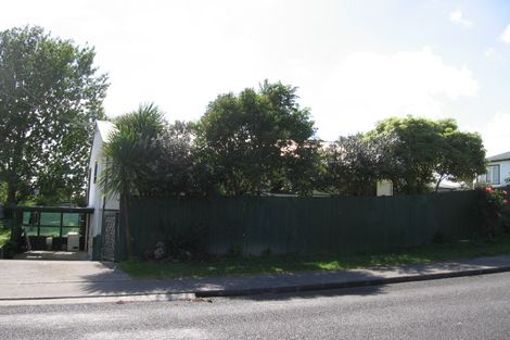 Photo of property in 1 Harrington Road, Henderson, Auckland, 0610