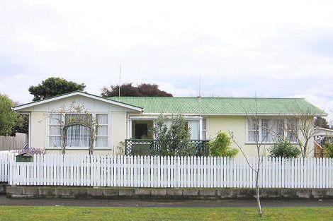 Photo of property in 26 Mokau Place, Terrace End, Palmerston North, 4410
