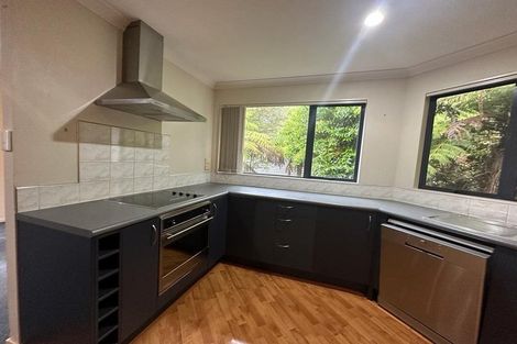 Photo of property in 12 Poturi Streams Avenue, Titirangi, Auckland, 0604