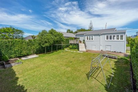 Photo of property in 41 Hanlon Crescent, Narrow Neck, Auckland, 0624