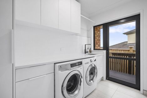 Photo of property in 9 Ellivani Rise, Pukekohe, 2120