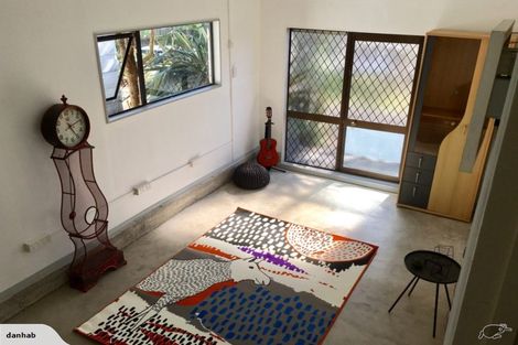 Photo of property in 2/8 Dianthus Place, Browns Bay, Auckland, 0630