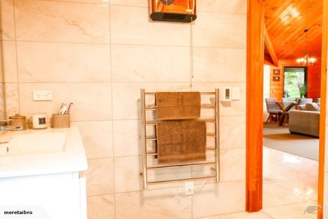 Photo of property in 86 Stoney Creek Drive, Waitakere, Henderson, 0782