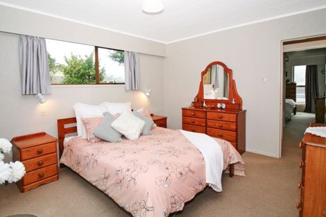 Photo of property in 49 Cumberland Street, Merrilands, New Plymouth, 4312