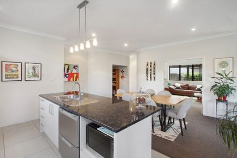 Photo of property in 22 Midhurst Avenue, Henderson, Auckland, 0612