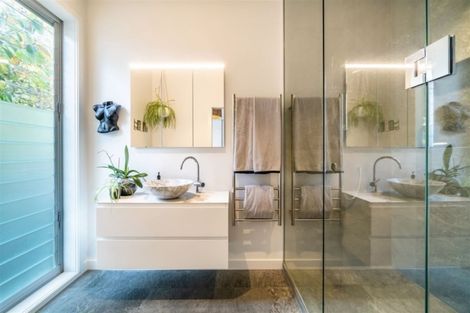 Photo of property in 36 Le Roy Terrace, Birkenhead, Auckland, 0626