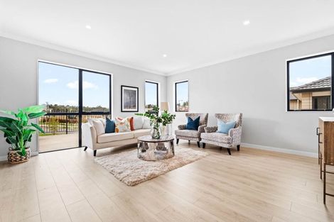 Photo of property in 13 Lumber Rise, Swanson, Auckland, 0614