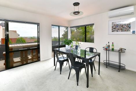 Photo of property in 3/275 East Coast Road, Mairangi Bay, Auckland, 0630