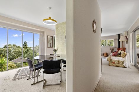 Photo of property in 72 Ravenwood Drive, Forrest Hill, Auckland, 0620