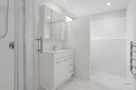 Photo of property in 37 Beaubank Road, Kelston, Auckland, 0602