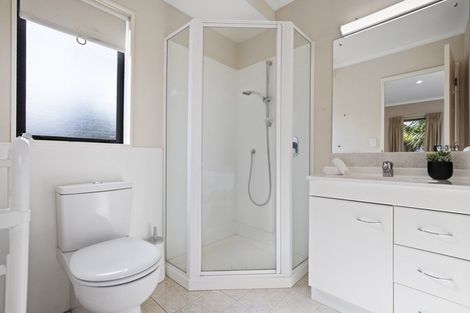 Photo of property in 16 Ranch Place, Pukekohe, 2120