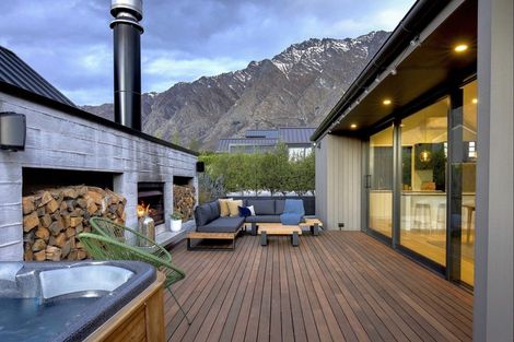 Photo of property in 32 Falconer Rise, Jacks Point, Queenstown, 9371