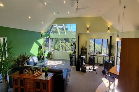 Photo of property in 247 Maungaraki Road, Maungaraki, Lower Hutt, 5010