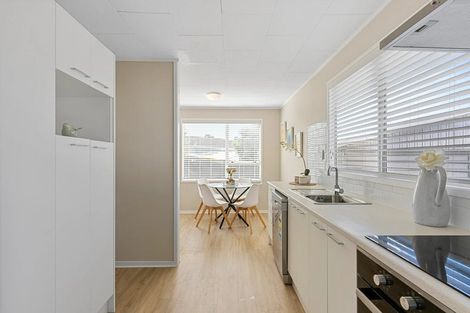 Photo of property in 39 Court Town Close, Mangere, Auckland, 2022