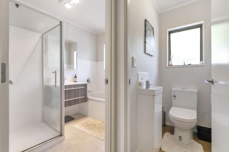 Photo of property in 24 Claverdon Drive, Massey, Auckland, 0614