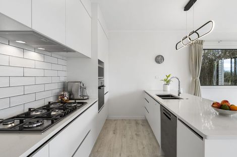 Photo of property in 562a Beach Road, Rothesay Bay, Auckland, 0630