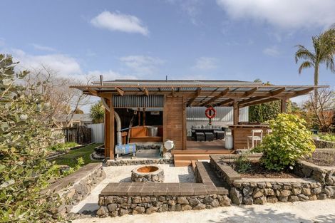 Photo of property in 1 Kowai Grove, Omokoroa, 3114