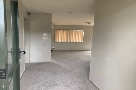 Photo of property in 20 Malin Place, Pinehill, Auckland, 0632