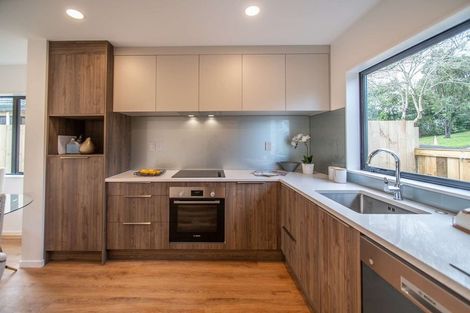 Photo of property in 2/34 Edmonton Road, Henderson, Auckland, 0612