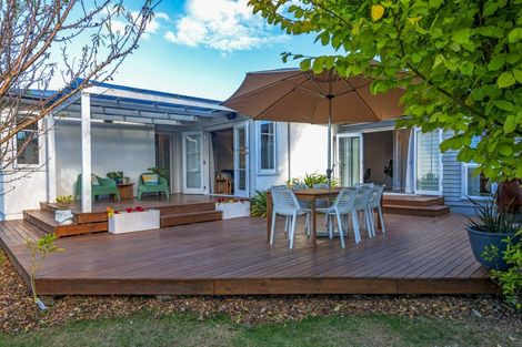 Photo of property in 1 Sinclair Avenue, Highbury, Palmerston North, 4412