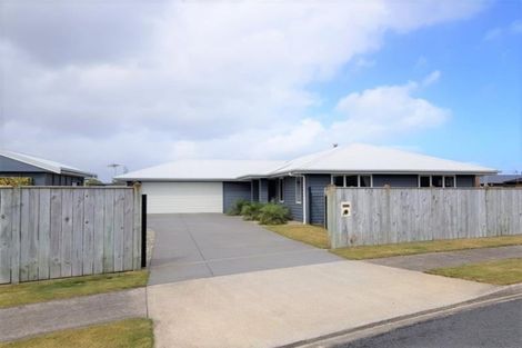 Photo of property in 4 Rawiri Drive, Bell Block, New Plymouth, 4312