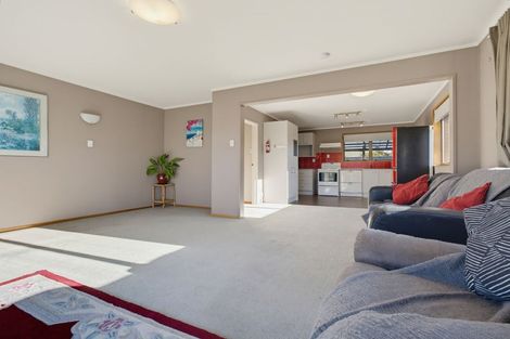 Photo of property in 10b Taurus Place, Kawaha Point, Rotorua, 3010