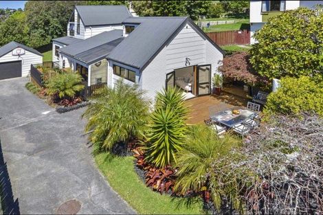 Photo of property in 8 Elmira Place, Browns Bay, Auckland, 0630