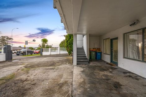 Photo of property in 214a Edmonton Road, Te Atatu South, Auckland, 0610