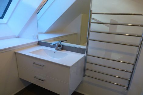 Photo of property in 125b Glenmore Street, Kelburn, Wellington, 6012