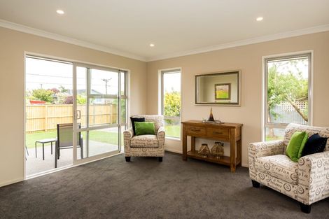 Photo of property in 71 Cuffs Road, Wainoni, Christchurch, 8061