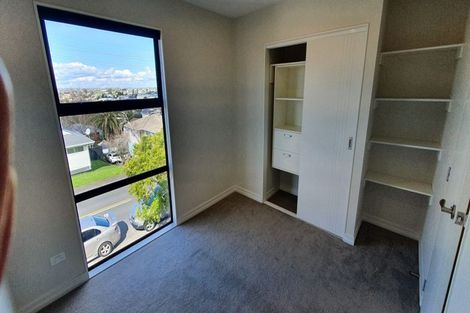 Photo of property in 2/6 Hepburn Road, Glendene, Auckland, 0602